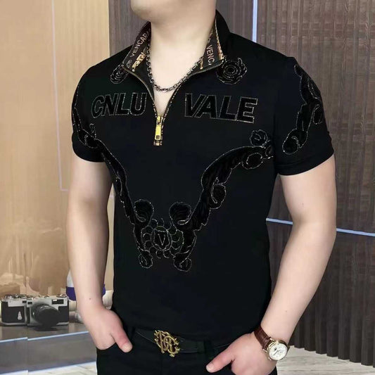 Camiseta de verano con cuello alto y manga corta con diamantes en forma de V flocados